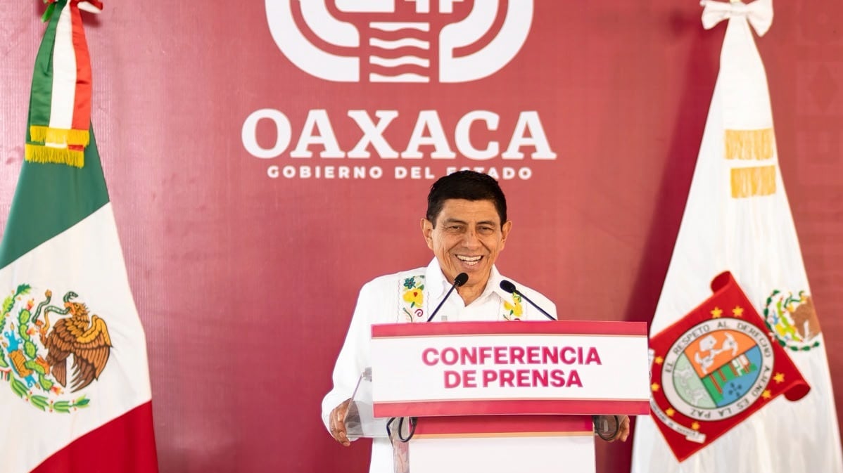Salomón Jara celebra licitación de la obra de la presa Mujer Solteca
