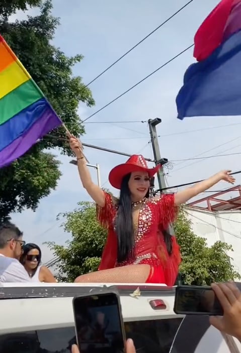 Maribel Guardia en la marcha LGBT