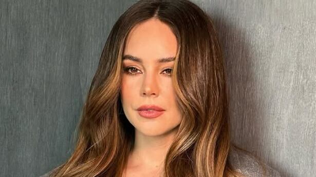 Camila Sodi es perseguida por reporteros en su primera aparición pública tras la muerte de su mamá, Ernestina Sodi