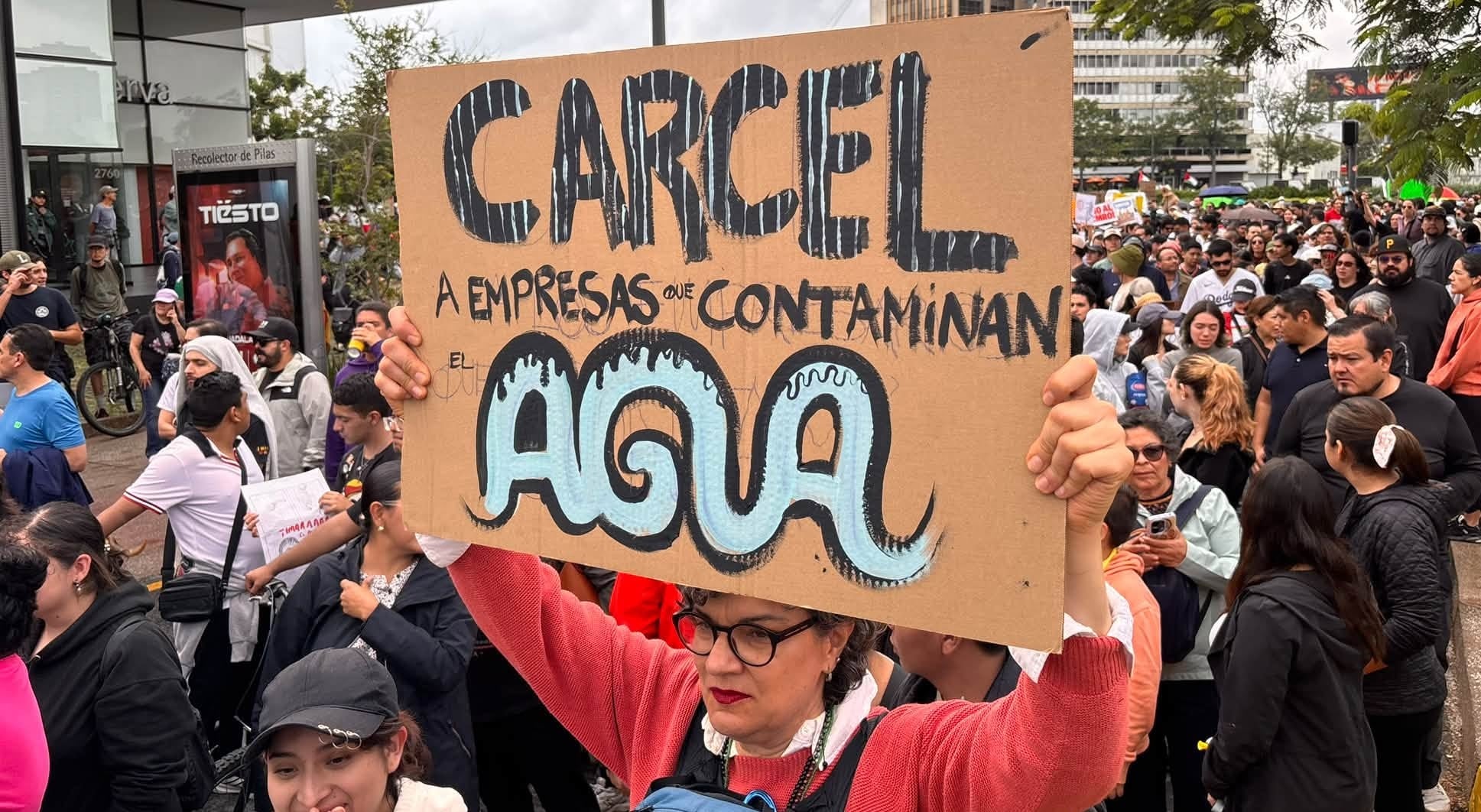 “Queremos agua limpia”: protestan en Guadalajara por suministro limpio