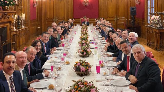El mandatario presumió la comida en su Twitter