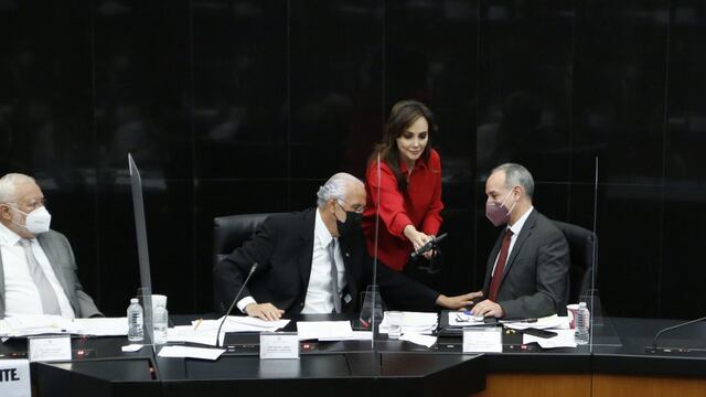 Hugo López-Gatell en el Senado