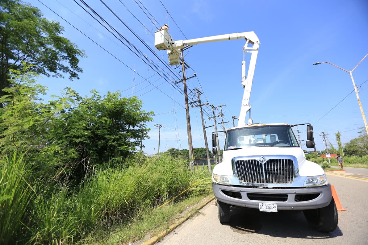 CFE desplegó brigadas para atender fallas eléctricas en Tabasco