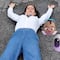 Luisa Gutiérrez se tira en un bache y lanza reclamo: “Se pueden hacer angelitos en este hoyo”