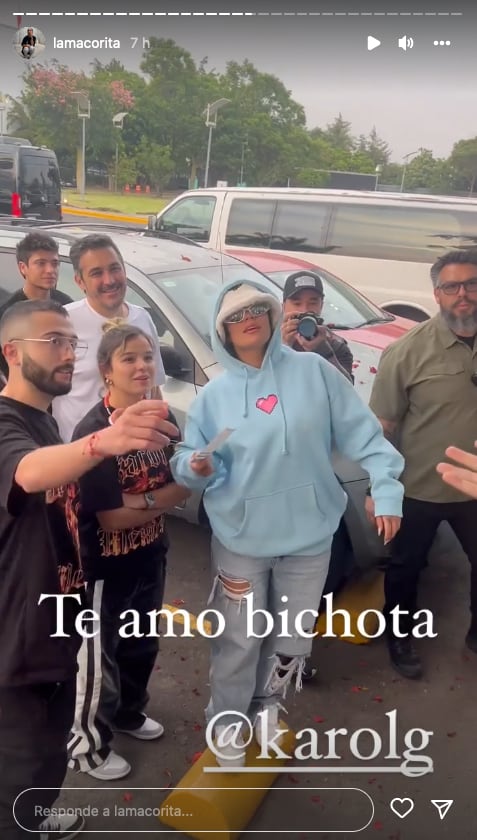 Karol G regalan boletos en Guadalajara.