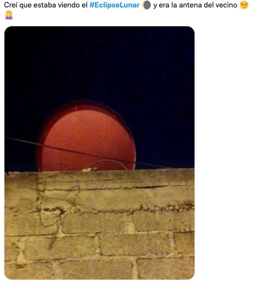 Memes "funan" a las nubes por tapar el eclipse lunar y la luna de sangre 2022