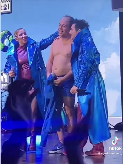 Cristian Castro se desviste en concierto con Miranda