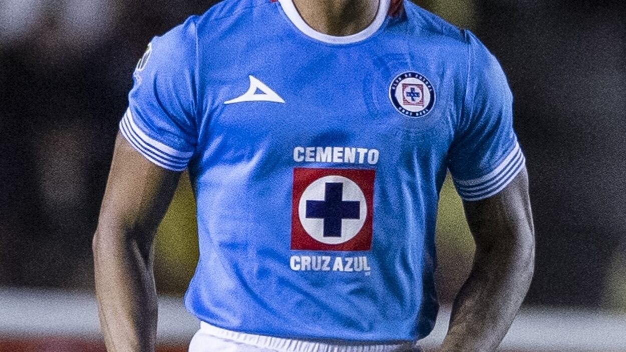 Jugador de Cruz Azul sufre accidente automovilístico a días de la Concachampions