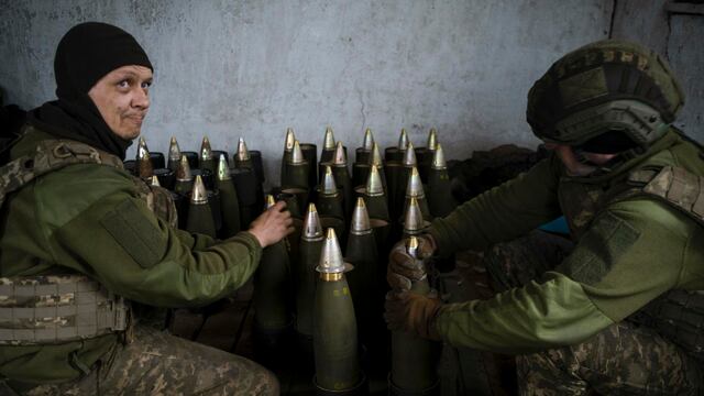 Ucrania continúa con ataques pese a tregua por Día de la Victoria