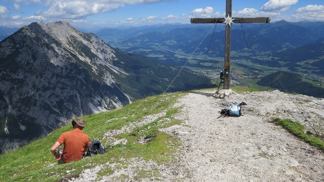 Un hombre fue rescatado luego de estar sepultado bajo la nieve en la montaña de  Gröbming, Austria