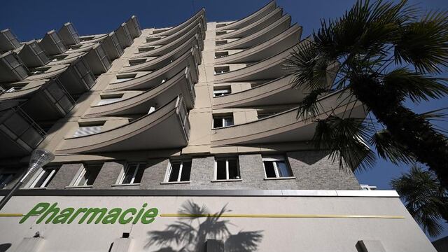 Familia se arroja de un séptimo piso en Suiza; mueren integrantes