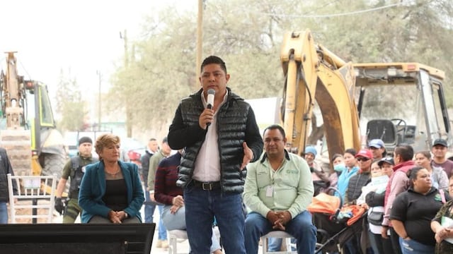 Ricardo Gallardo, gobernador de San Luis Potosí, inicia pavimentación de 7 calles en Las Flores