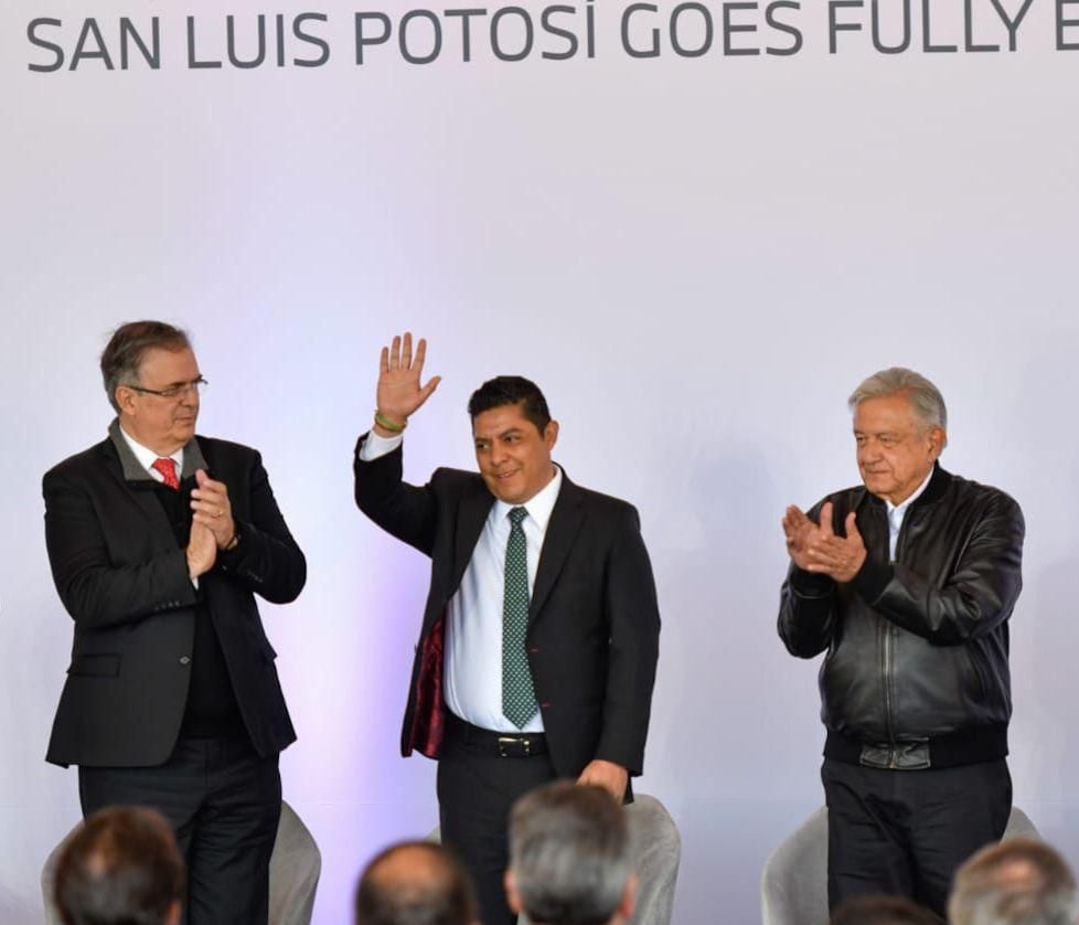 AMLO reconoce a Ricardo Gallardo como un buen promotor de inversión para San Luis Potosí.