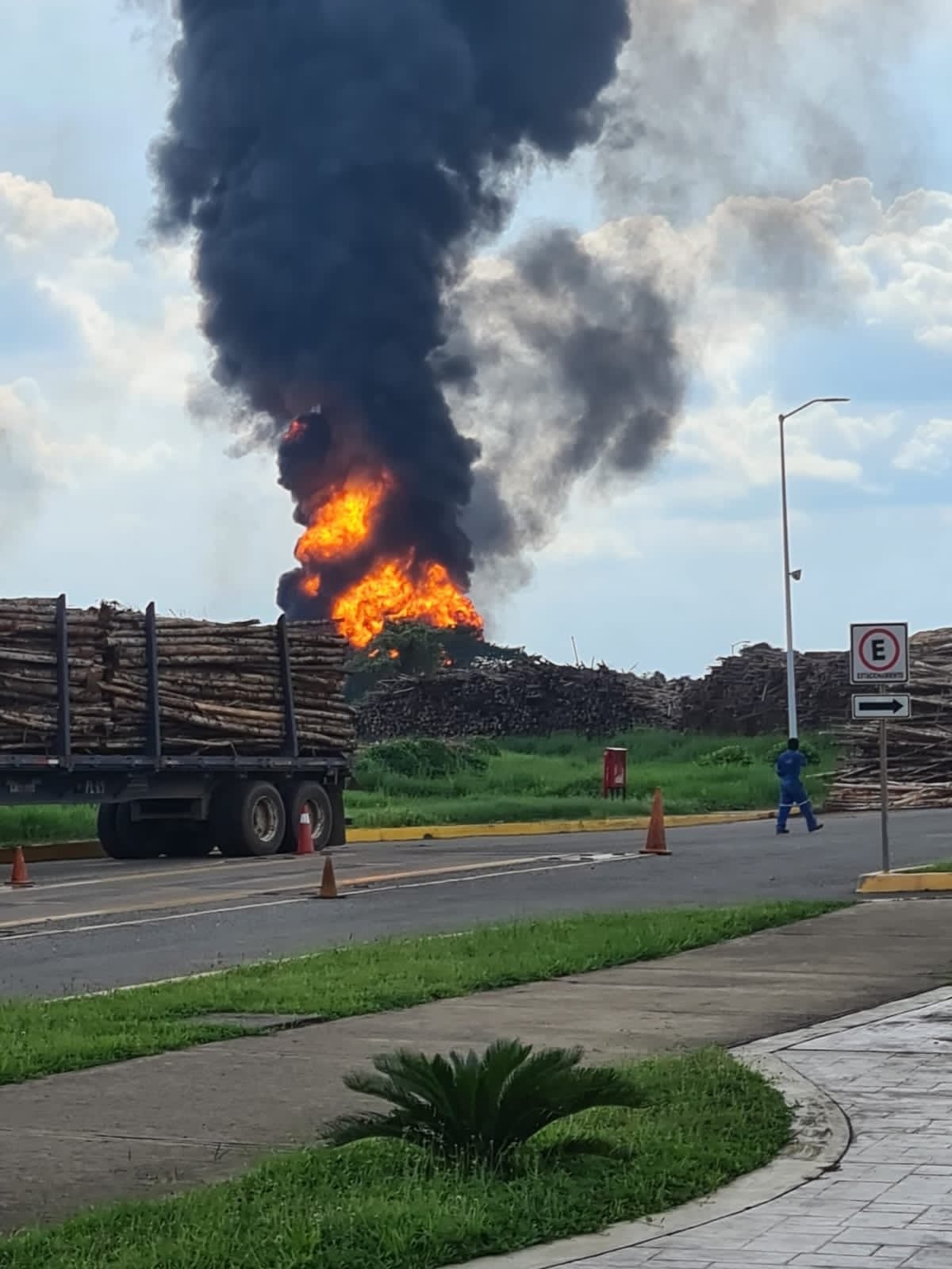 Explota batería Paredón de Pemex en Tabasco