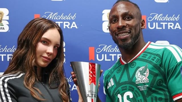 Belinda sorprende al entregar el premio MVP a Julián Quiñones