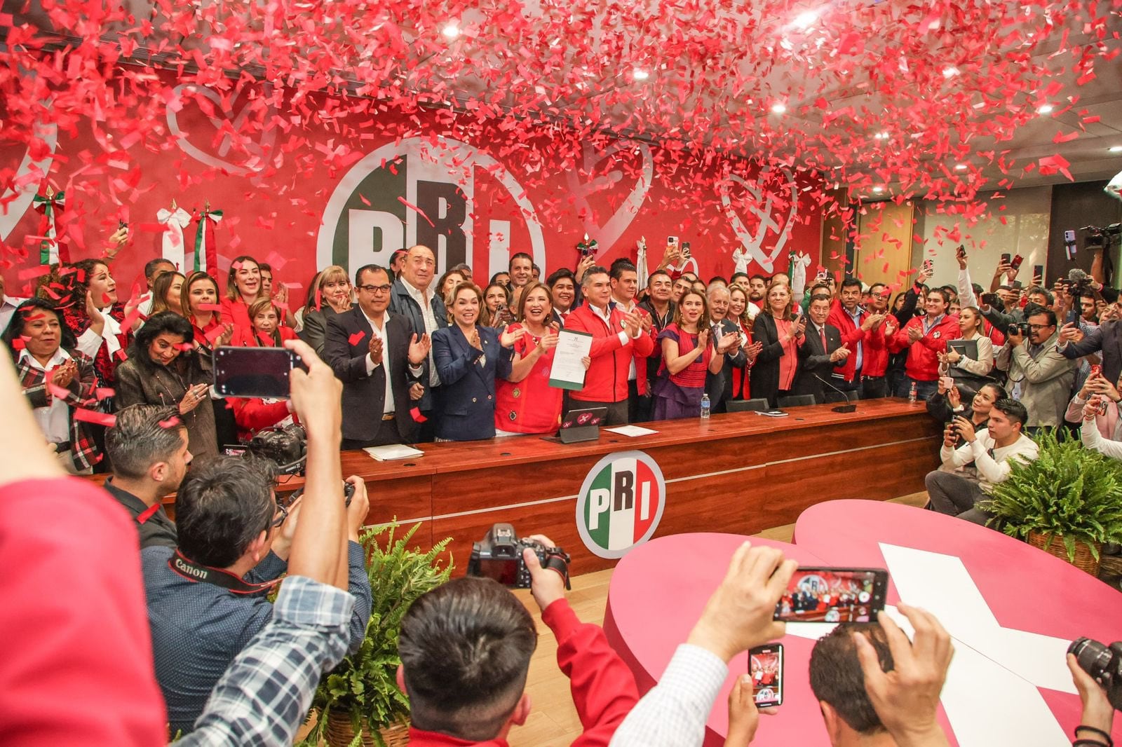 Xóchitl Gálvez en sede nacional del PRI / Tomada de X