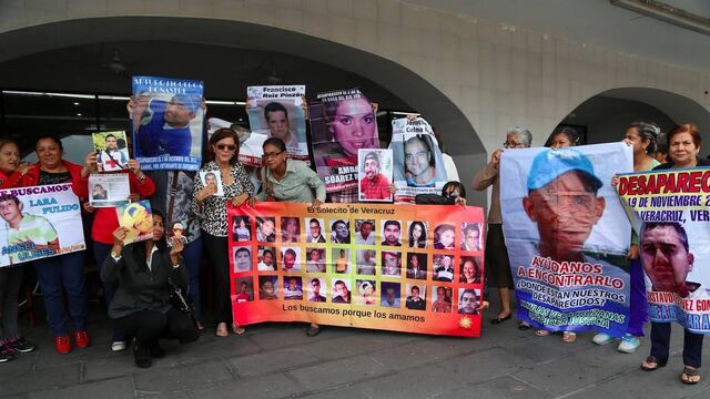 Familiares de desaparecidos que conforman el colectivo "Solecito" manifestaron su apoyo a las familias de los 5 jóvenes de Tierra Blanca.