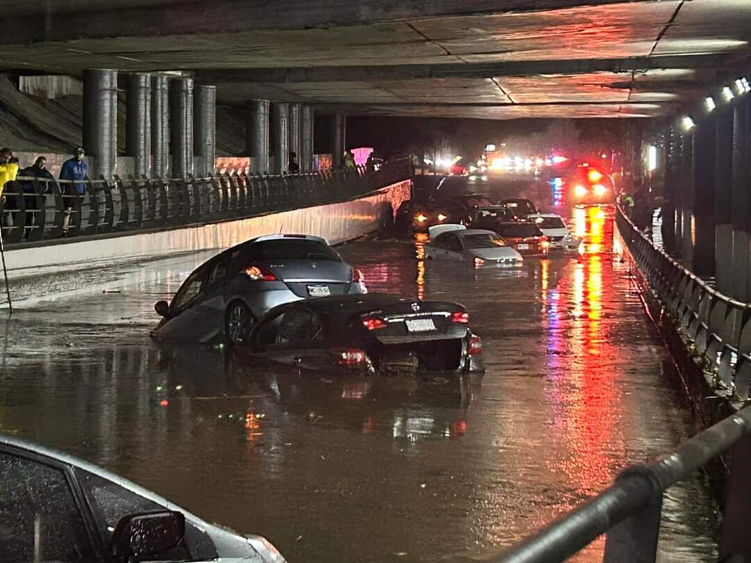 ¿Qué pasó en Naucalpan? Carros quedaron bajo el agua