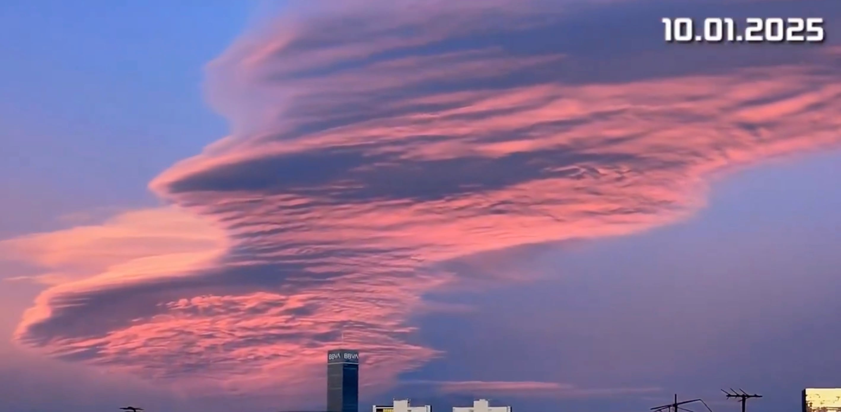 Nube lenticular en CDMX