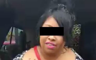 Mujer en patrulla de CDMX