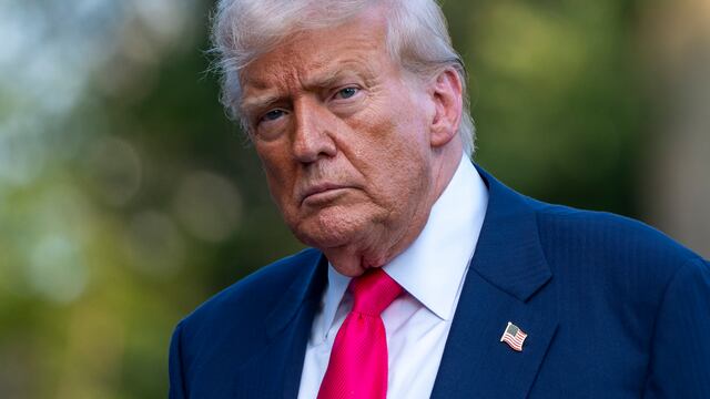 Donald Trump va contra personas sin hogar fuera de la Casa Blanca
