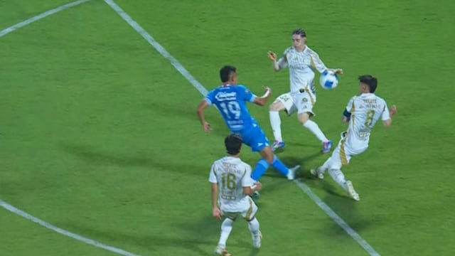 Marcelo Flores entró al Cruz Azul vs Tigres y metió la mano en 25 segundos
