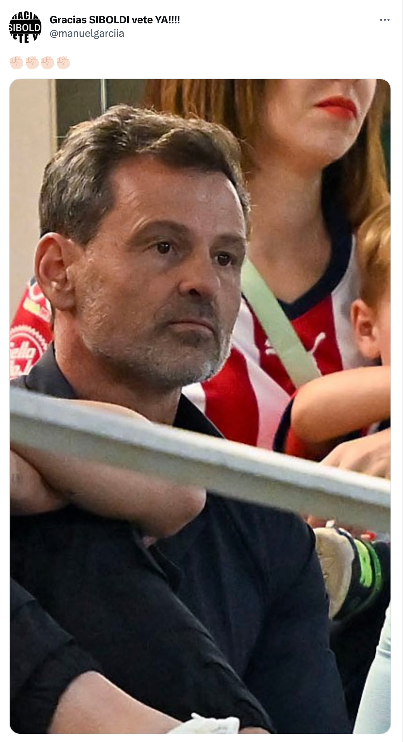 Diego Cocca observa la final