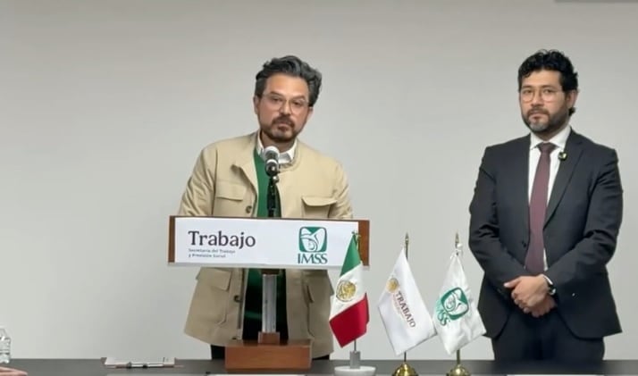 Zoé Robledo del IMSS y Marath Bolaños de la STPS.