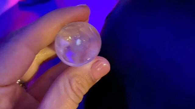 Un objeto extraño estaba en la bebida.