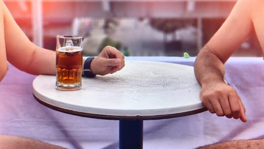 Cafetería nudista en Guadalajara enciende el debate en redes