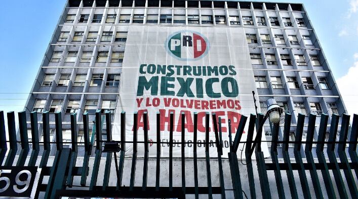 Ex dirigentes acusan que presidencia del PRI le toca a una mujer