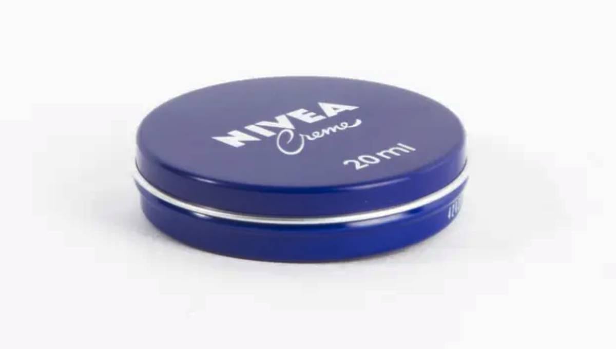 Lata de azul de crema Nivea