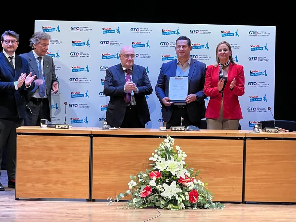 Diego Sinhue Rodríguez y Grupo Ferrero firman convenio en apoyo a niñas y niños de Guanajuato