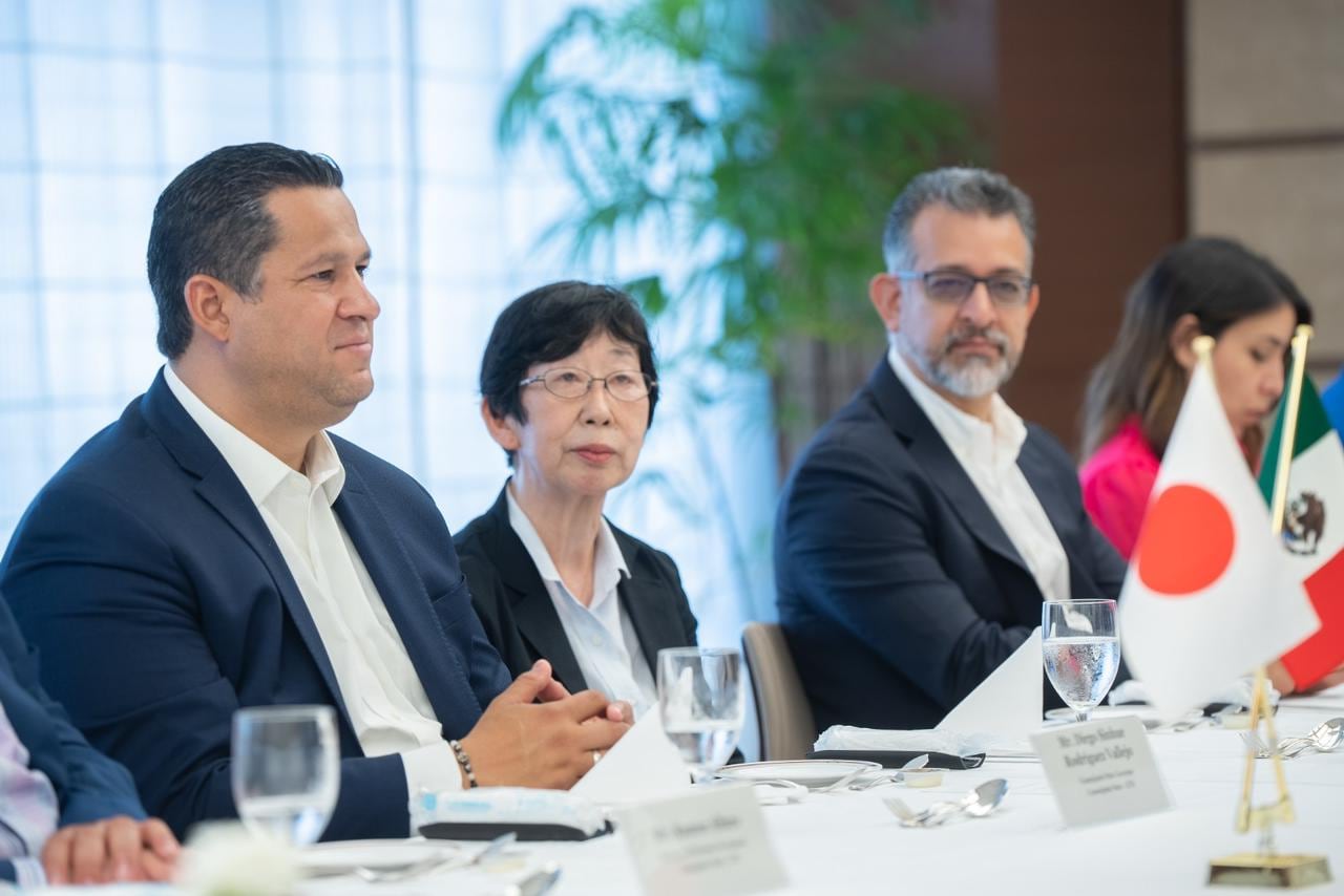 Diego Sinhue Rodríguez en reunión con empresas japonesas