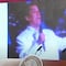 AMLO pone a Juan Gabriel en la mañanera: le llueven memes