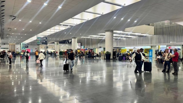 Lluvia provoca retrasos en el AICM