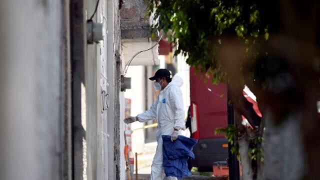 Un forense entra a la casa del feminicida de Atizapán