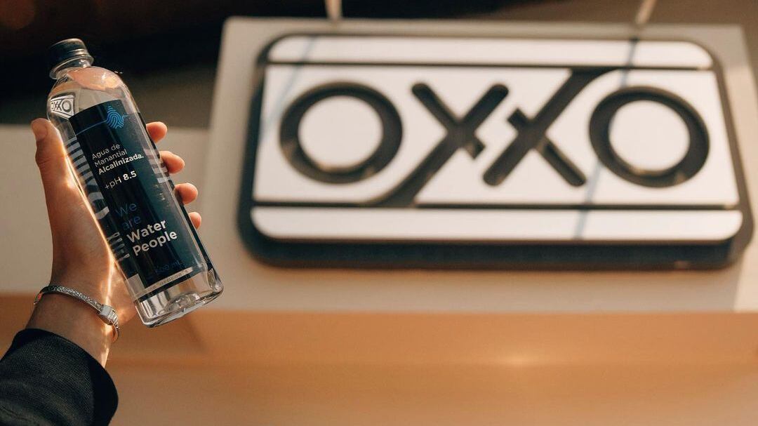 Water People: ¿Cuánto cuesta el agua de Juanpa Zurita en el Oxxo?
