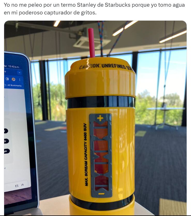 Memes del termo Stanley rosa de Starbucks