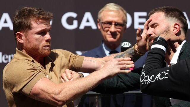 CANELO Y CALEB PLANT SE FUERON A LOS GOLPES