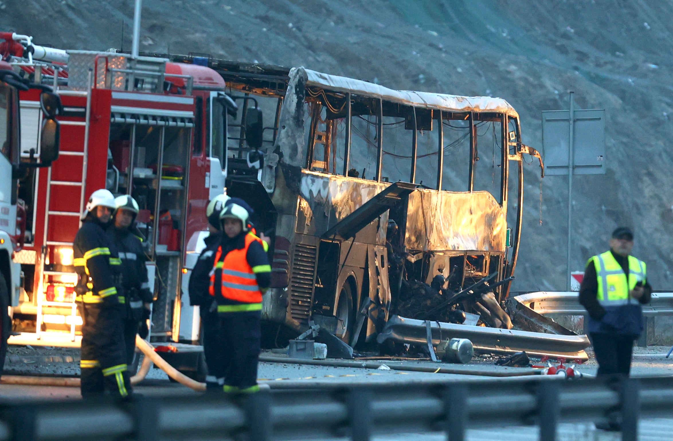 Autobus en Bulgaria se incendia y deja 46 muertos