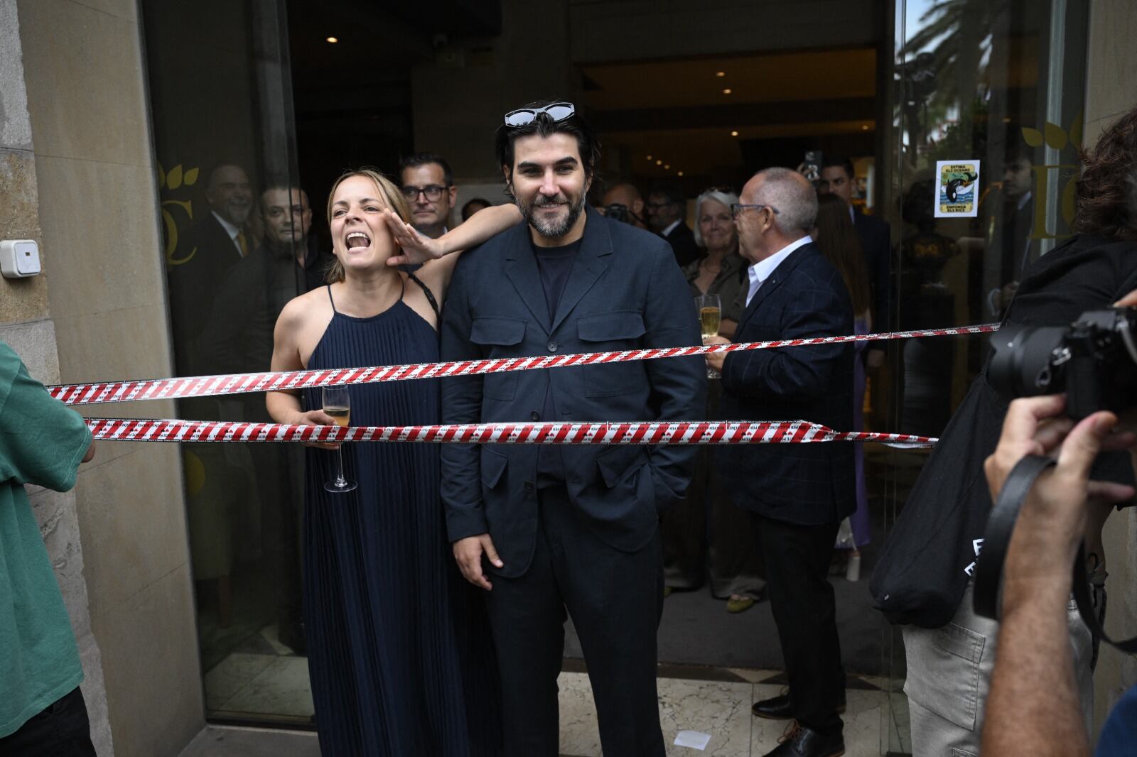 Habitantes de Barcelona corren a turistas de restaurantes