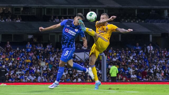 Nicolás López de Tigres, golpea a Luis Abram de Cruz Azul