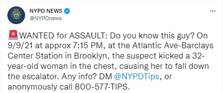 Policía busca a hombre que pateó a mujer en el metro.