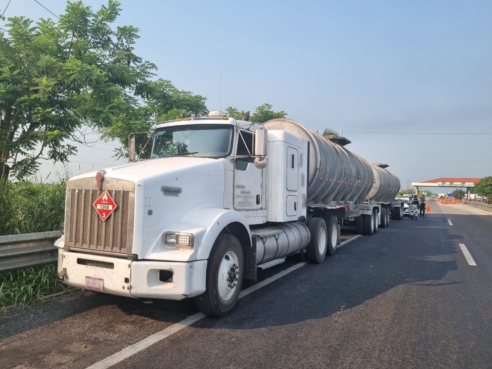 Guardia Nacional detecta tractocamión con huachicol