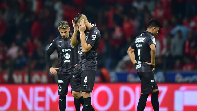 Jugadores de Rayados se lamentan