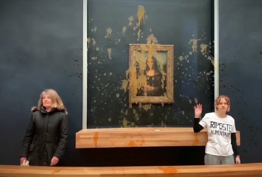 Protesta en Museo de Louvre
