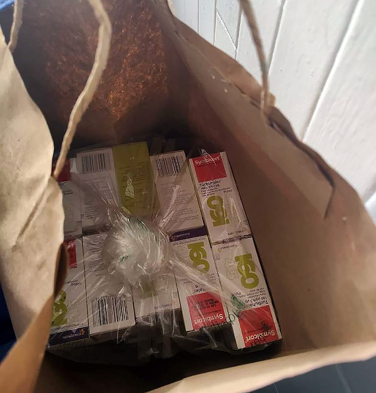 Bolsas con medicamento sustraído por Adrián Osnaya Torales