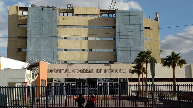 Muere esperando cama