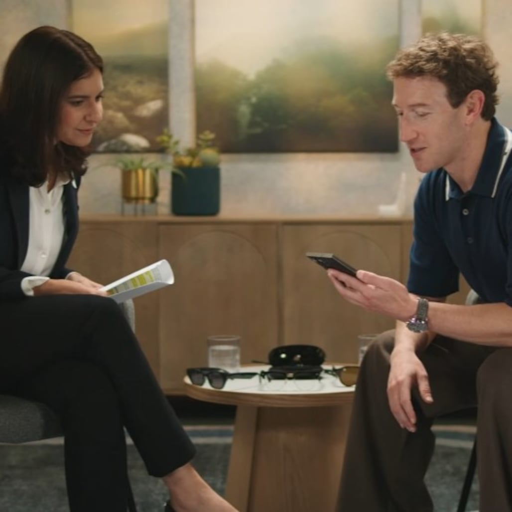 ¿Por qué el celular de Mark Zuckerberg se hizo viral en redes?